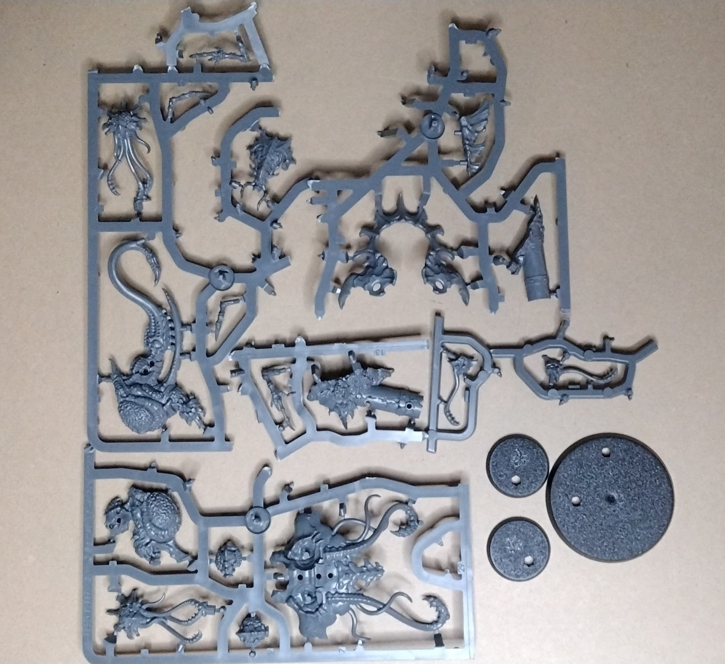 Games Workshop Warhammer 40k Tyranids NOS Neurotyrant with Neuroloids